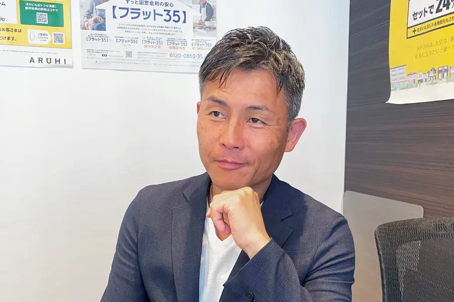 「ARUHIでは『カスタマーファースト』を掲げていますが、弊社でも同様に『顧客ファースト、その先にコンプライアンスファースト』を徹底し、痒いところに手が届く対応を心がけています」と三浦さんの写真