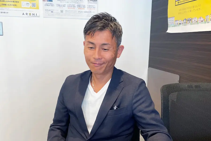 「1店舗、社員4名からスタートして順調に店舗を増やすことができました」と三浦さんの写真