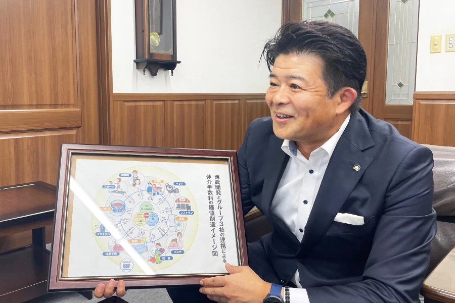 「ARUHIと弊社は考え方が似ているところが多く、相思相愛の関係だと感じている」と田形さんの写真